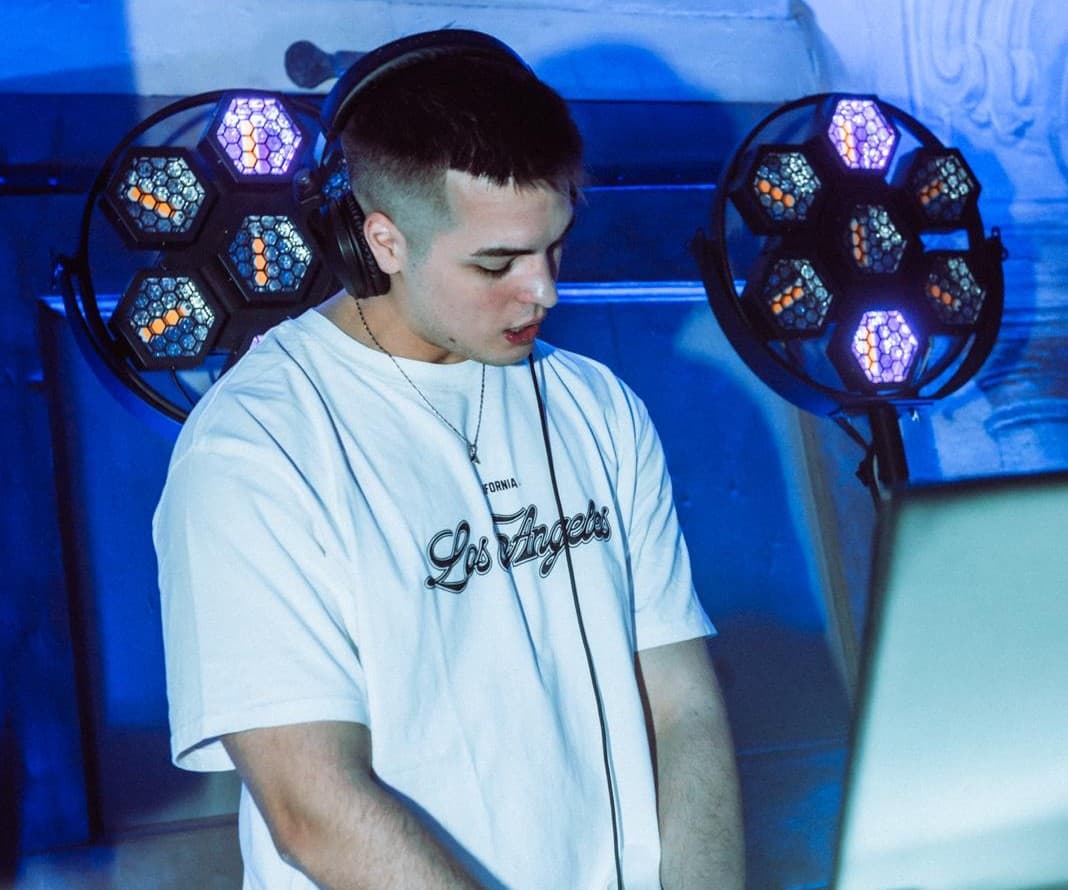 DJ-set (Playlist Personalizzate), Voicer